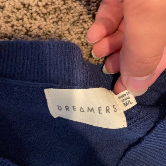 Two sweaters - Picture 3 of 4